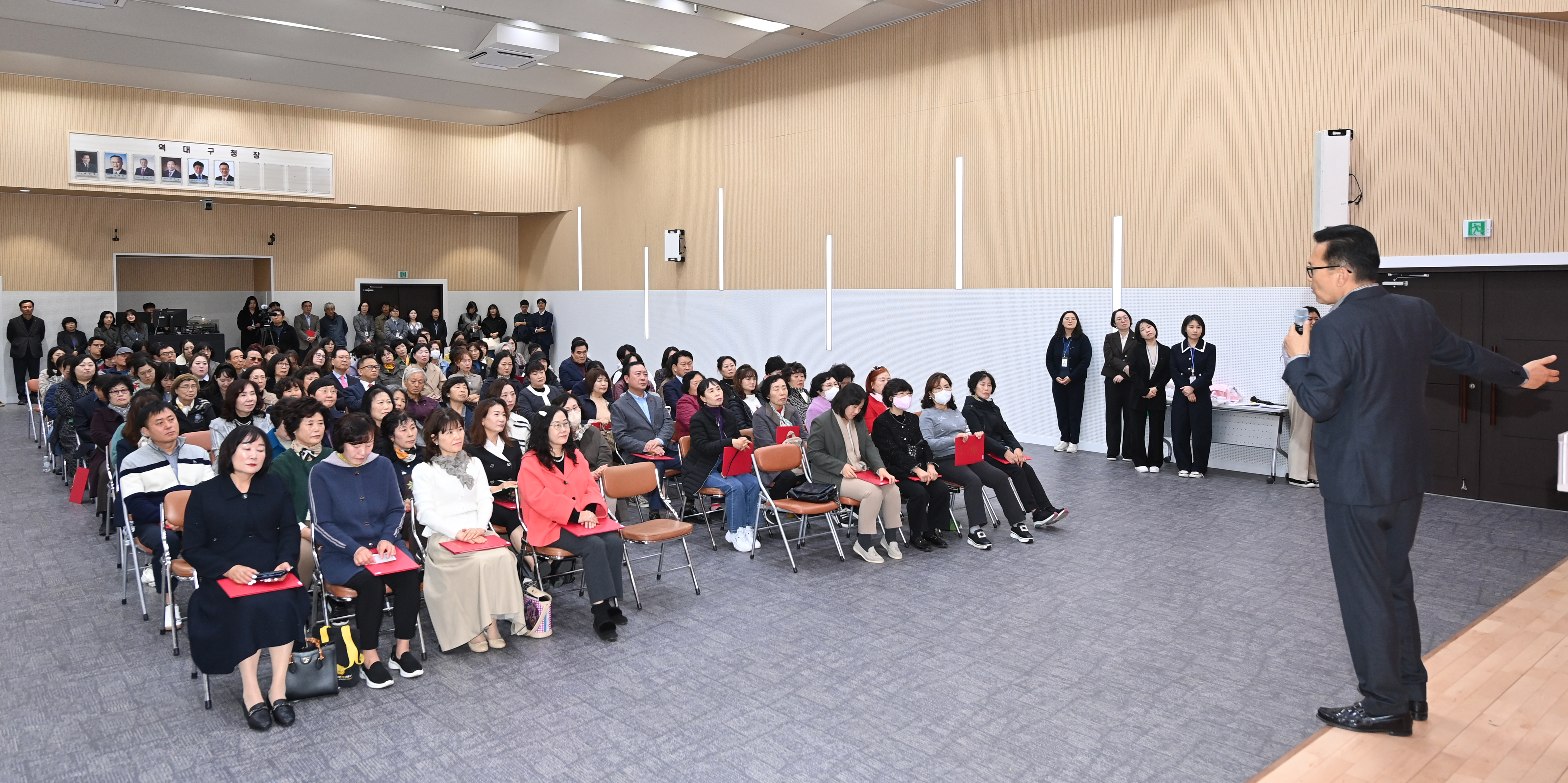 연수구는 지난 3일 구청 대회의실에서 제11기 동 지역사회보장협의체 위원 240명을 위촉했다